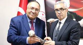 Soba borularıyla davul çalmayı öğrendi, 'Yaşayan İnsan Hazineleri' ödülüne layık görüldü