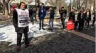 Pankartla sevgili aradı