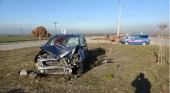 Çanakkale'de otomobil ile motosiklet çarpıştı: 1 ölü, 2 yaralı