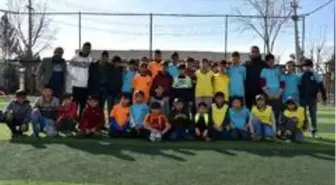 Geleceğin futbolcuları Büyükşehir Belediyesi futbol kurslarında yetişiyor