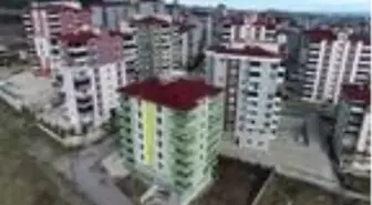 Hem yeni aldıkları evlerinden oldular, hem de kredi ve kira ödüyorlar