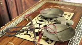 Osmanlı'dan kalma 160 yıllık terazi, 12 bin liraya alıcısını bekliyor