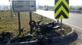 Çanakkale'de otomobil motosikletle çarpıştı: 1 ölü, 2 yaralı