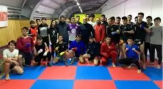 Darıca Belediyesi'nde Muay Thai branşında eğitimler başladı