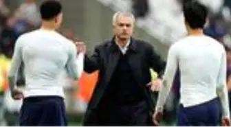 Jose Mourinho, Ozan Tufan'a kancayı taktı