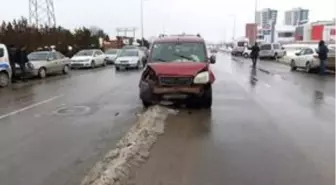 Sivas'ta zincirleme trafik kazası: 2 yaralı