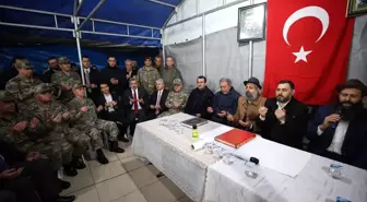 Bakan Akar ve komutanlardan şehit ailesine taziye ziyareti
