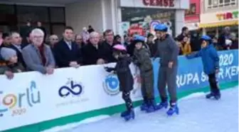 Çorlu Belediyesi buz pisti ilgi görüyor