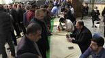 İran'da 11. Dönem Meclis Seçimleri için halk maskelerle sandık başında