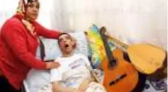 Dereceyle üniversiteye giren Halil'i, hastalığı yatağa mahkum etti