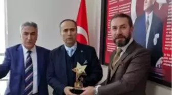 Halk Oyunları Federasyonundan Beypazarı Halk Eğitim Merkezi Müdürlüğüne plaket