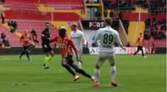 Süper Lig: Hes Kablo Kayserispor: 1 - Konyaspor: 2 (İlk yarı)