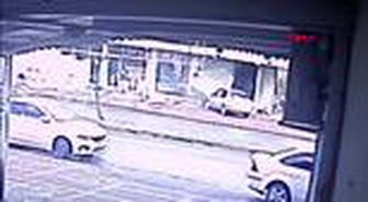 Antalya otomobiliyle iş yerine giren sürücü hayatını kaybetti