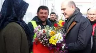 Bakan Soylu, konteyner kente taşınan aileleri ziyaret etti