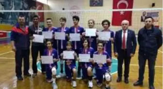 Manisa'da yapılan Yıldızlar Voleybol Grup Müsabakaları sona erdi