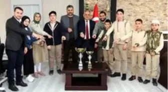 Başkan Öztürk İmam Hatipli öğrencileri makamında kabul etti