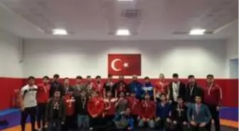 Büyükşehir sporcularından minderde büyük başarı