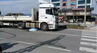 Mersin'de motosiklet tırın altında kaldı: 1 ölü