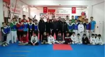 Milli taekwondo hocası Mustafa Bozkurt, Kırşehir'de ziyaretlerde bulundu