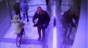 Beğendiği çantayı böyle çaldı