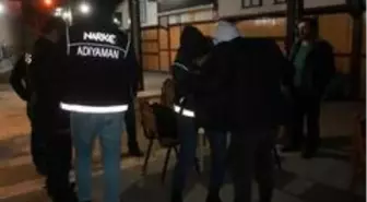 Polis ekipleri, sanat sokağında adeta kuş uçurtmuyor