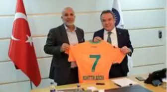 Başkan Böcek Alanyaspor ve taraftarı için marş yaptırdı