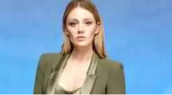 Küvet pozunu paylaşan oyuncu Gizem Karaca'ya iltifat yağdı