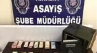 Mezun olduğu okulu soydu