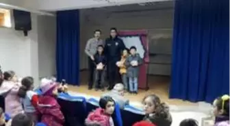 Tokat Polisinden çocuklara Karagöz hediyesi