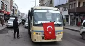 Kars'ta dolmuşçular Türk Bayrağı ve siyah kurdele bağladı