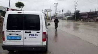 Genç kadını göğsünden vurup yola attılar