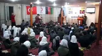 Afganistan'daki yetimler İdlib şehitleri için hatim duası okudu