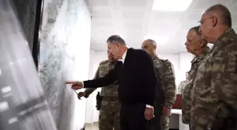 Bakan Akar ve Komutanlar sınırın sıfır noktasında