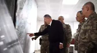 Bakan Akar ve Komutanlar sınırın sıfır noktasında