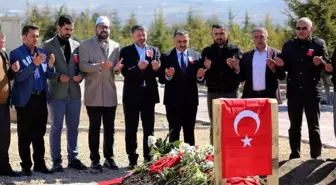 Develi belediye meclisi Şehit Taşöz'ün kabrini ziyaret etti