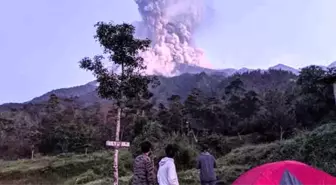 Endonezya'da Merapi Yanardağı'nda patlama