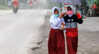 Endonezya'da Merapi Yanardağı'nda patlama