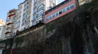Giresun'da kayalar üzerindeki evler görüntüleri ile dikkat çekiyor