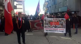 Hopa'da binlerce kişi şehitleri için yürüdü