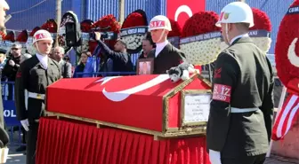 İzmirliler şehidini uğurladı