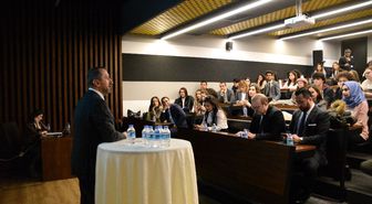 Öğrenciler ve mezunlar kariyer fuarında staj ve iş imkanı yakaladı