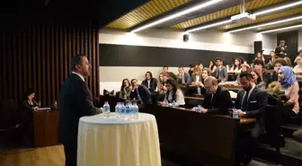 Öğrenciler ve mezunlar kariyer fuarında staj ve iş imkanı yakaladı
