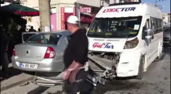 Okul servisi ile otomobil çarpıştı: 4'ü çocuk 6 yaralı