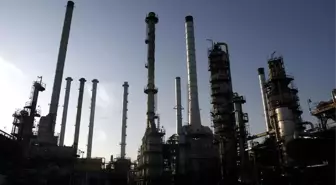 OPEC, koronavirüs salgınının petrol talebini düşürüp, fiyatları aşağı çekme riskine çare arıyor