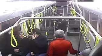 Rahatsızlanan kadın halk otobüsüyle hastaneye götürüldü