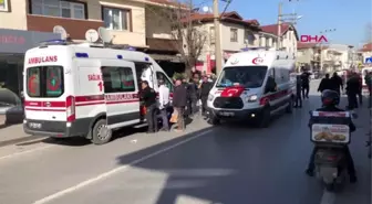 Sakarya okul servisiyle otomobil çarpıştı 6 yaralı