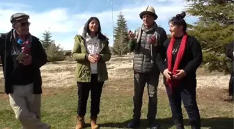 Sanatçıların köyünde Müslüm Gürses için çınar fidanı dikildi