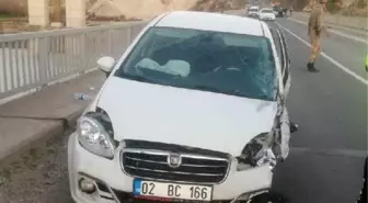 Şanlıurfa'da iki otomobil çarpıştı: 8 yaralı
