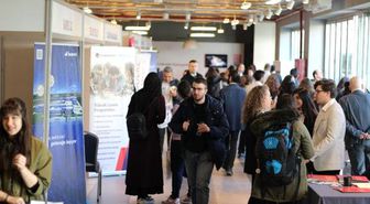 Üniversite öğrencileri ve mezunlar, firmalarla bir araya geldi