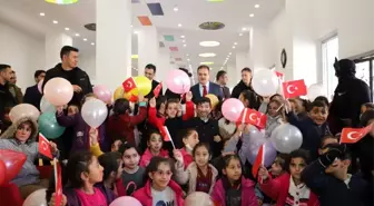 Vali Akbıyık, çocuklarla zeka oyunu oynadı